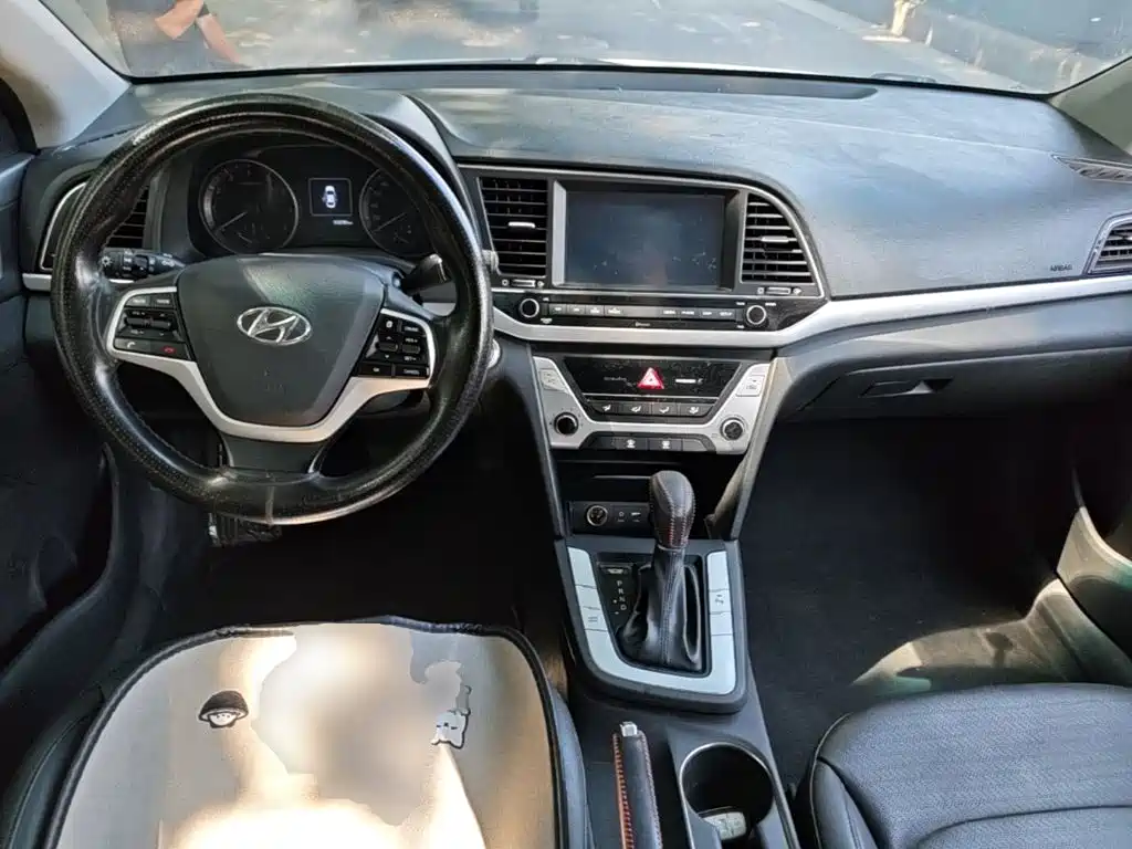 Hyundai Elantra 2016 — фото 10