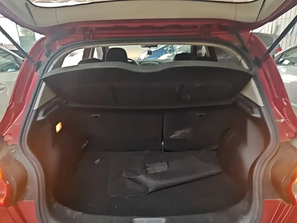 Nissan Tiida 2015 — фото 19