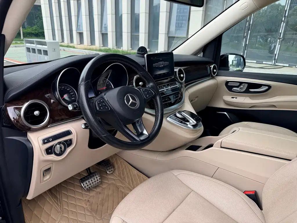 Mercedes-Benz V-Class 2018 — фото 10