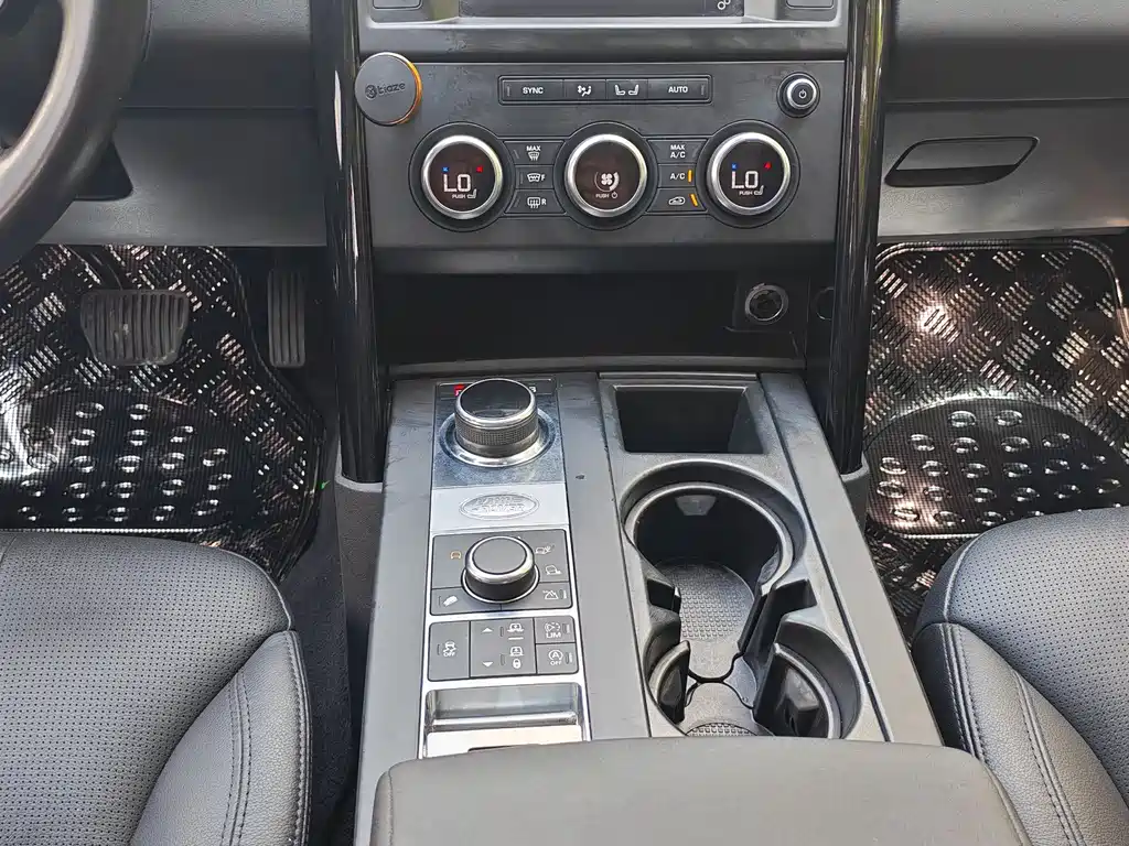Land Rover Discovery 2017 — фото 14
