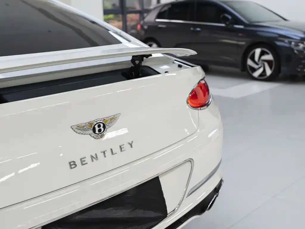 Bentley Continental 2022 — фото 17