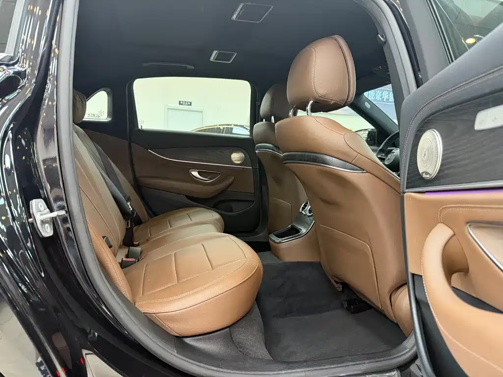 Mercedes-Benz E-Class 2022 — фото 15