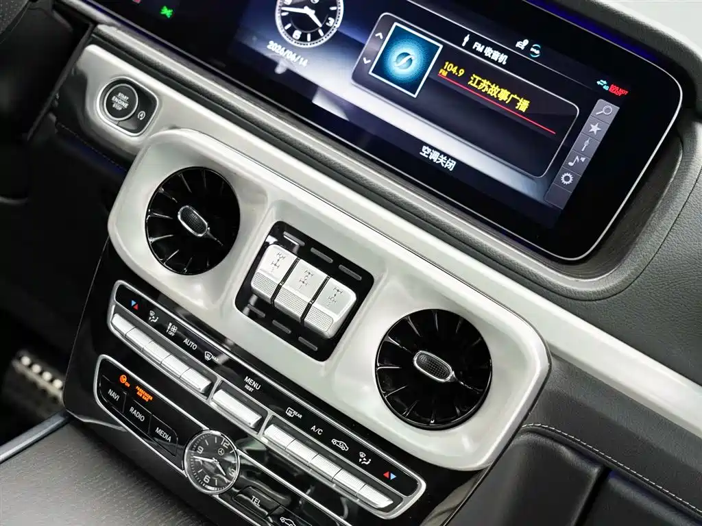 Mercedes-Benz G-Class 2023 — фото 16