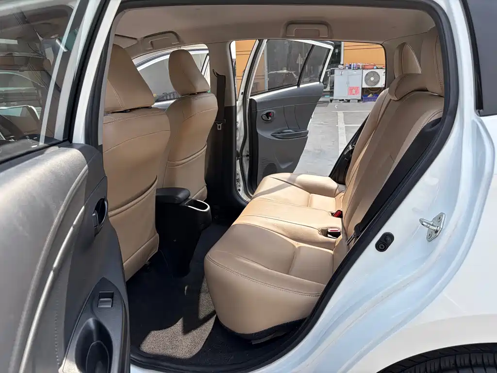 Toyota Yaris L 2019 — фото 12