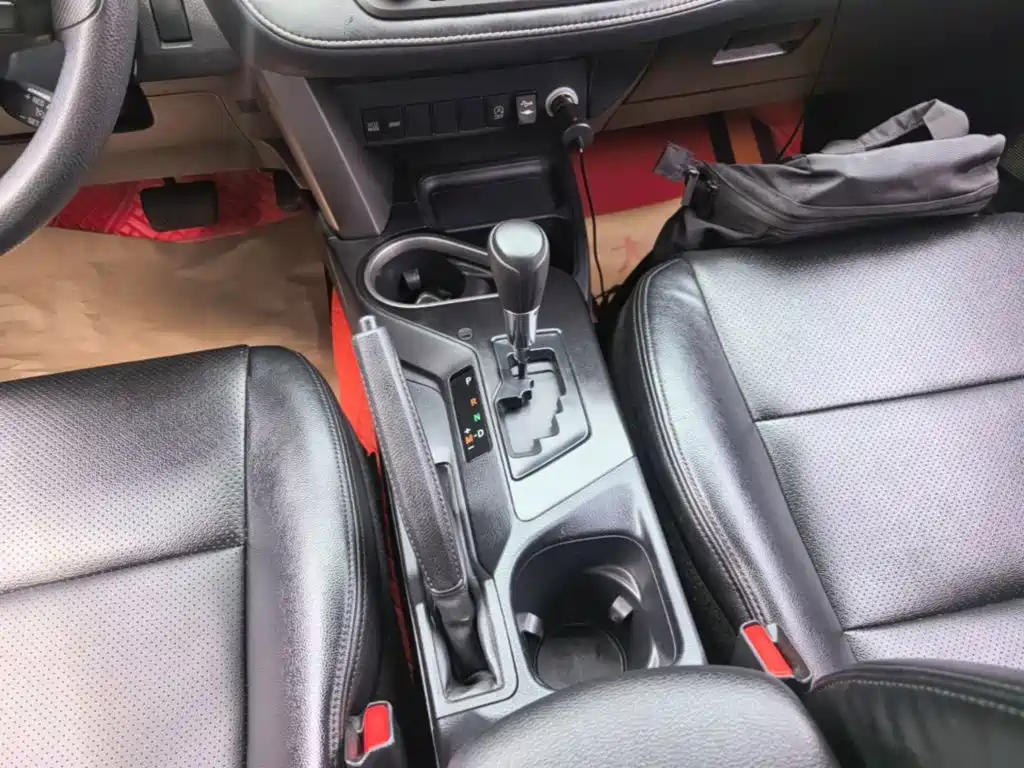 Toyota RAV4 2018 — фото 14