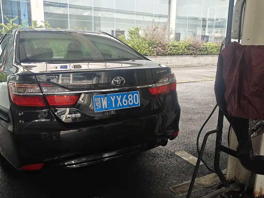Toyota Camry 2017 — фото 10
