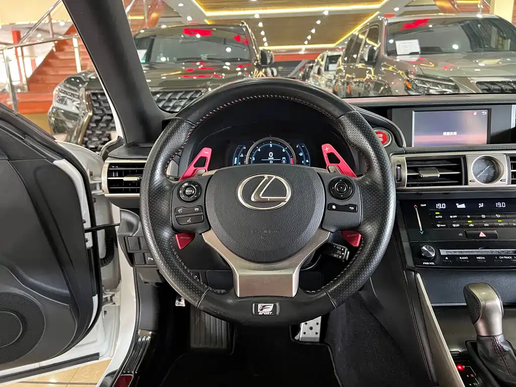 Lexus IS 2014 — фото 14
