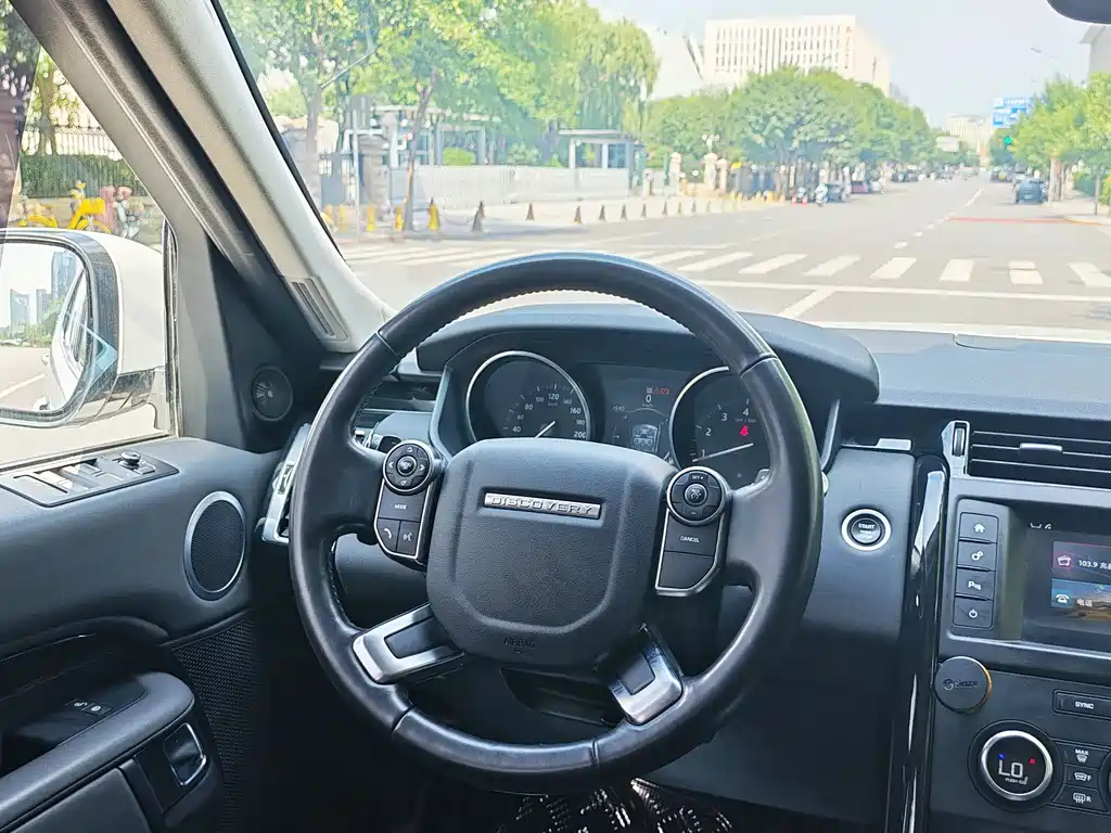 Land Rover Discovery 2017 — фото 11