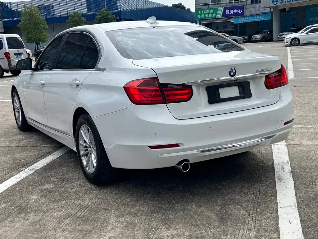 BMW 3 Series 2015 — фото 12
