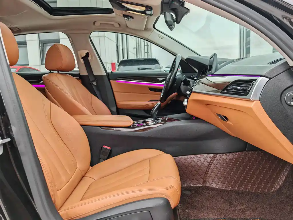 BMW 5 Series 2017 — фото 17