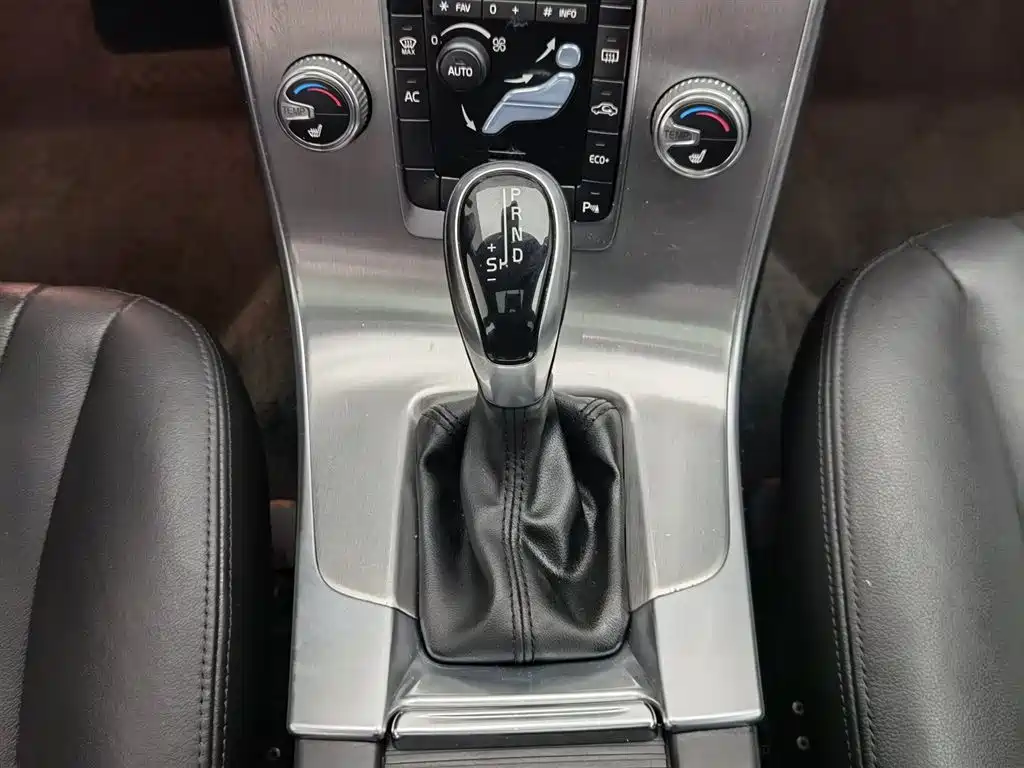 Volvo S60 2018 — фото 13