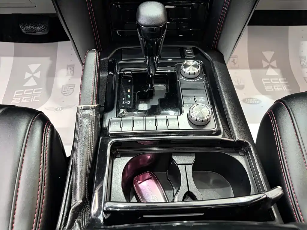 Toyota Land Cruiser 2020 — фото 18