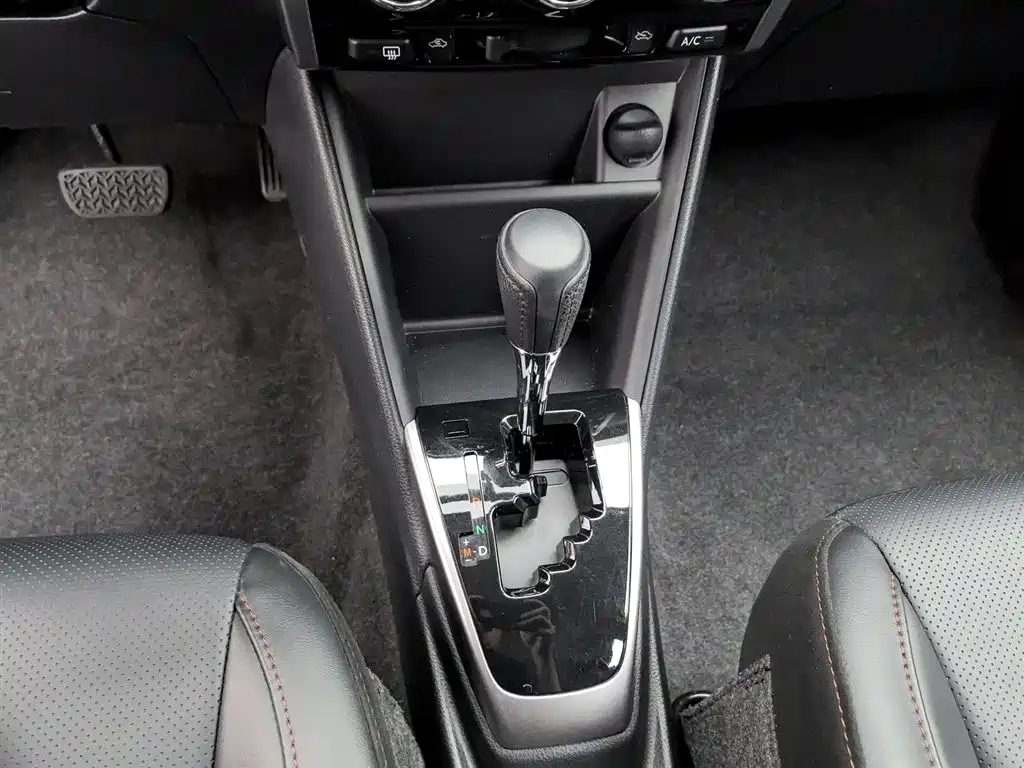 Toyota Yaris L 2020 — фото 13