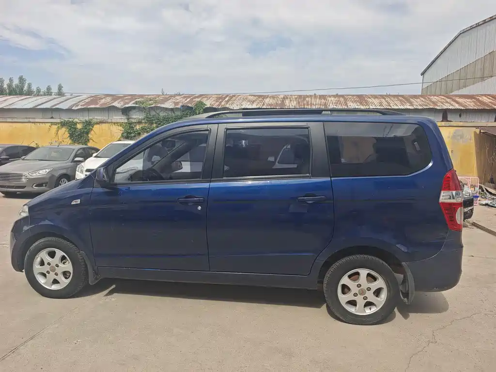 Wuling Hongguang 2014