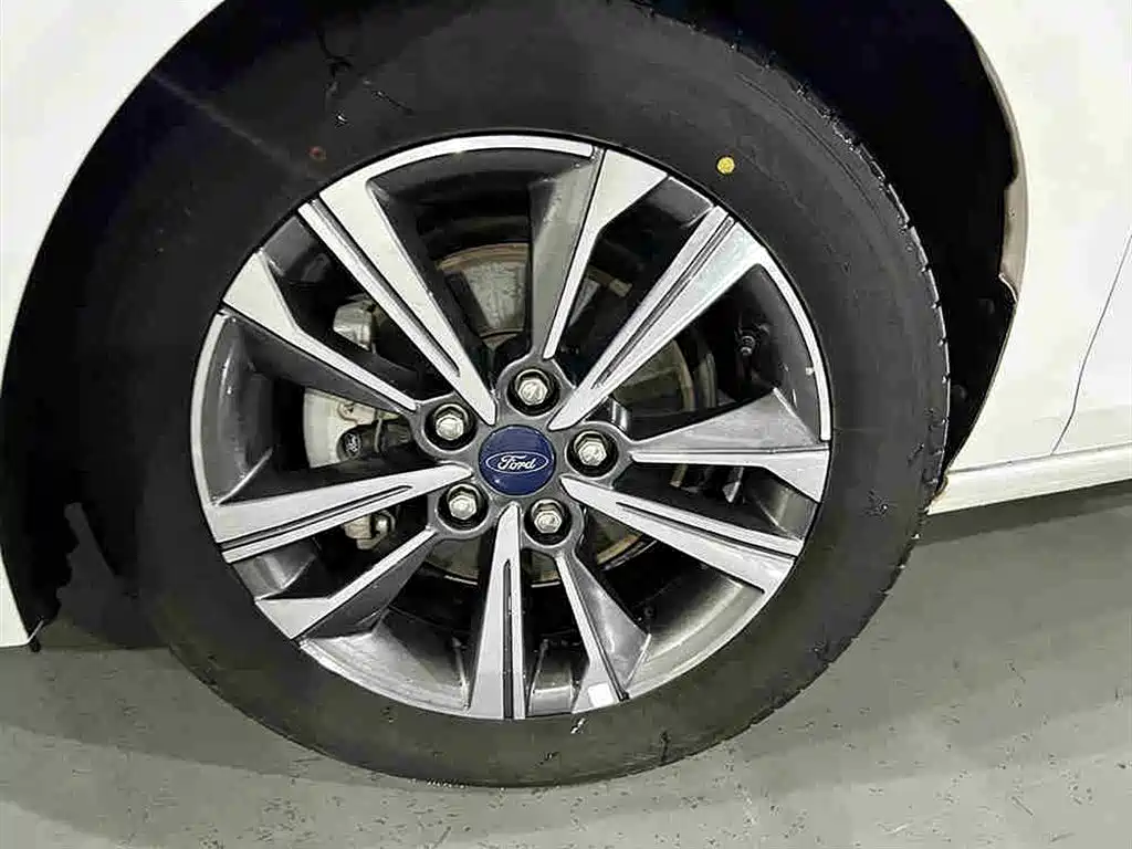 Ford Escort 2021 — фото 16