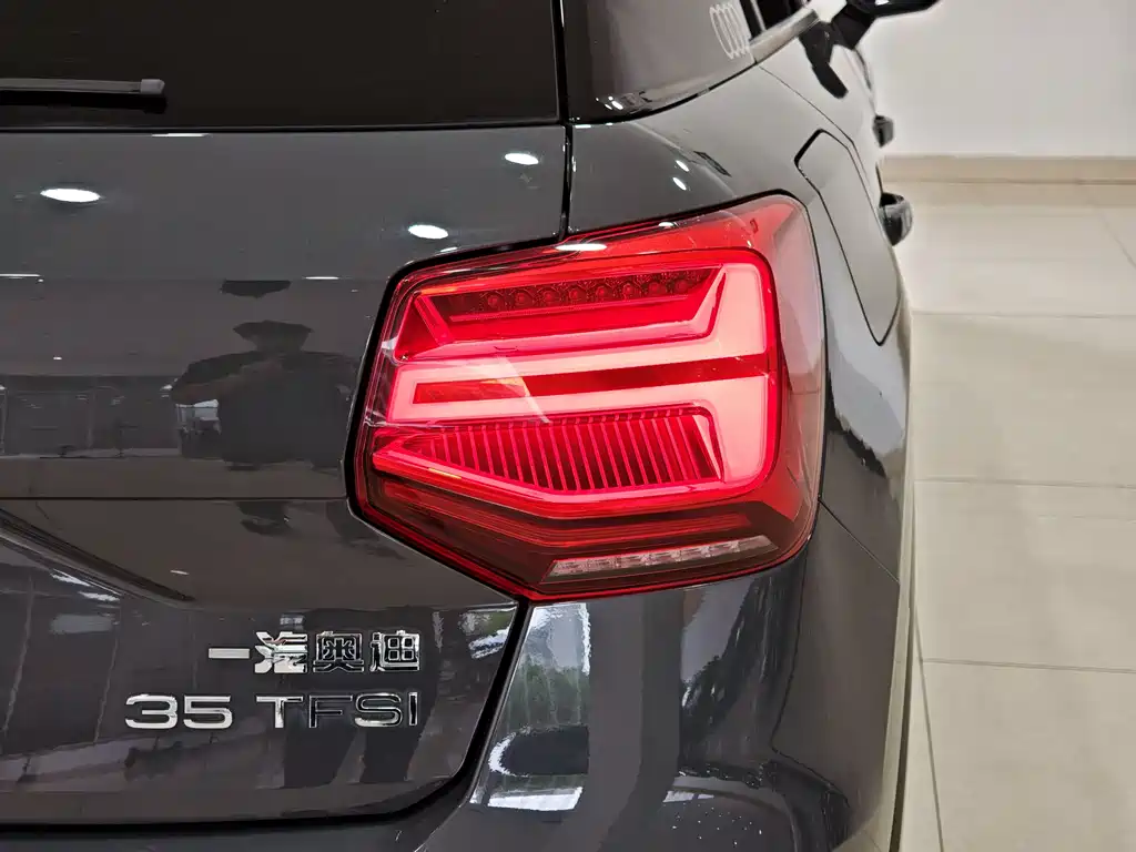 Audi Q2L 2021 — фото 19