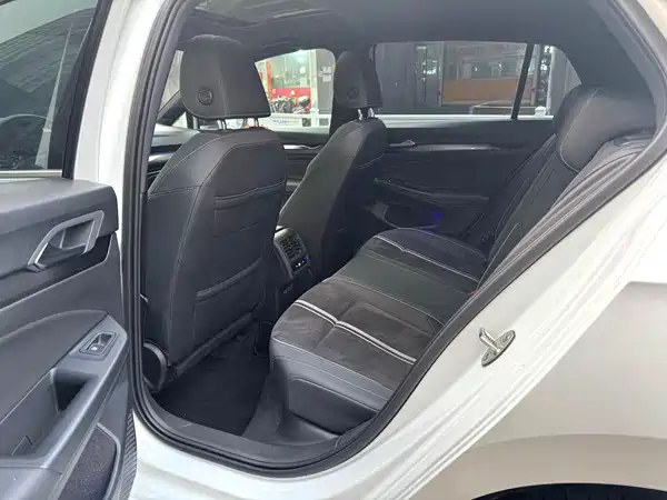 Volkswagen Golf 2024