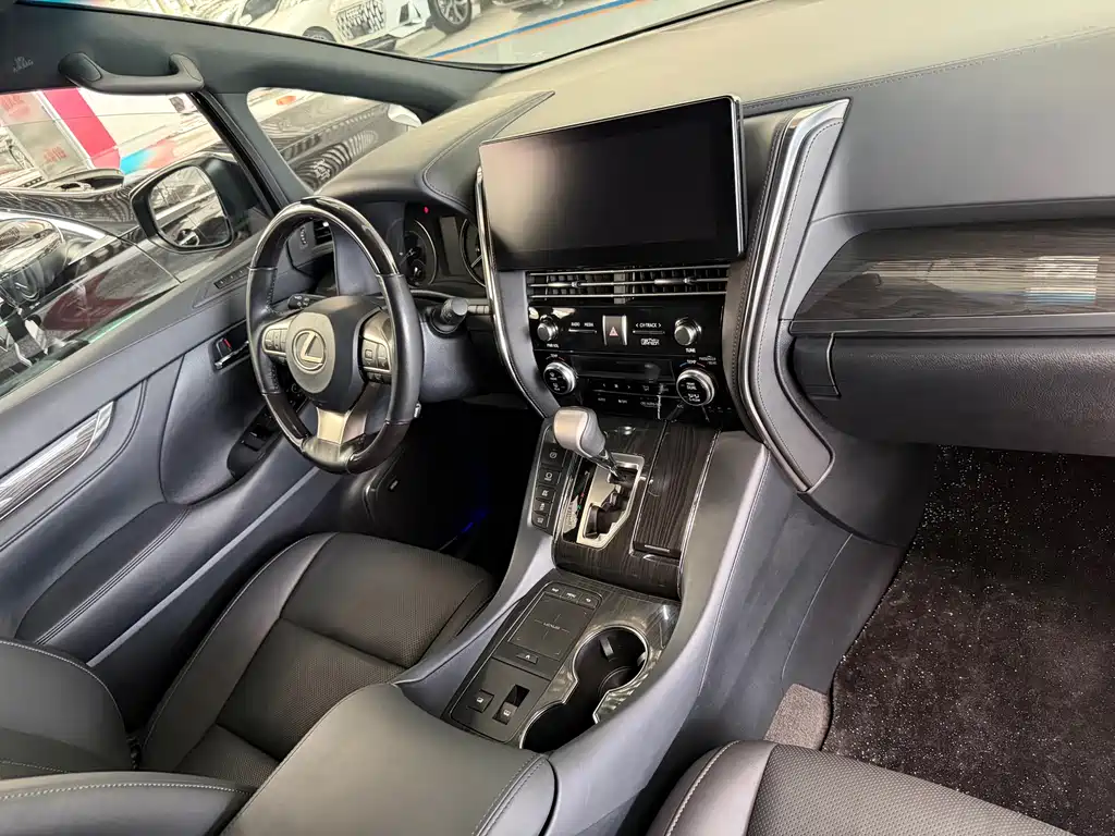 Lexus LM 2021 — фото 16