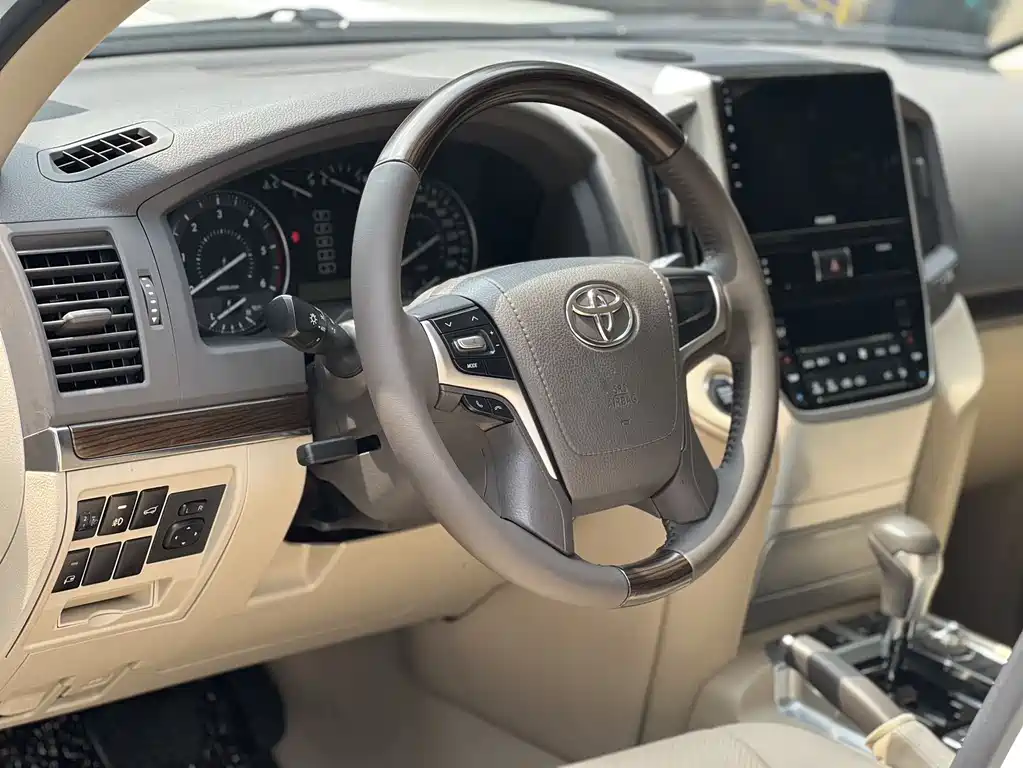Toyota Land Cruiser 2020 — фото 9