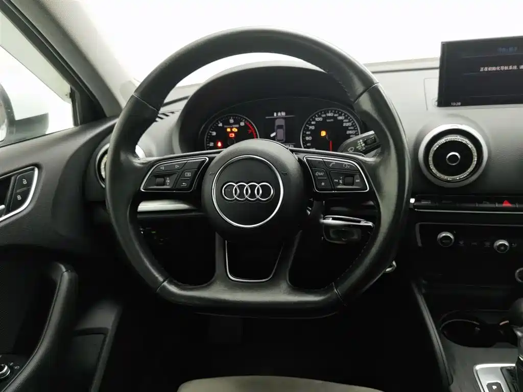 Audi A3 2019 — фото 11