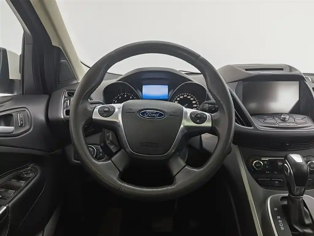 Ford Kuga 2016 — фото 11