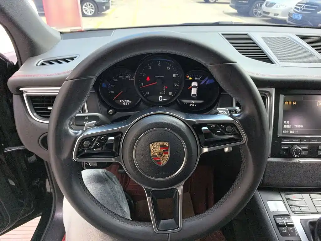 Porsche Macan 2015 — фото 13