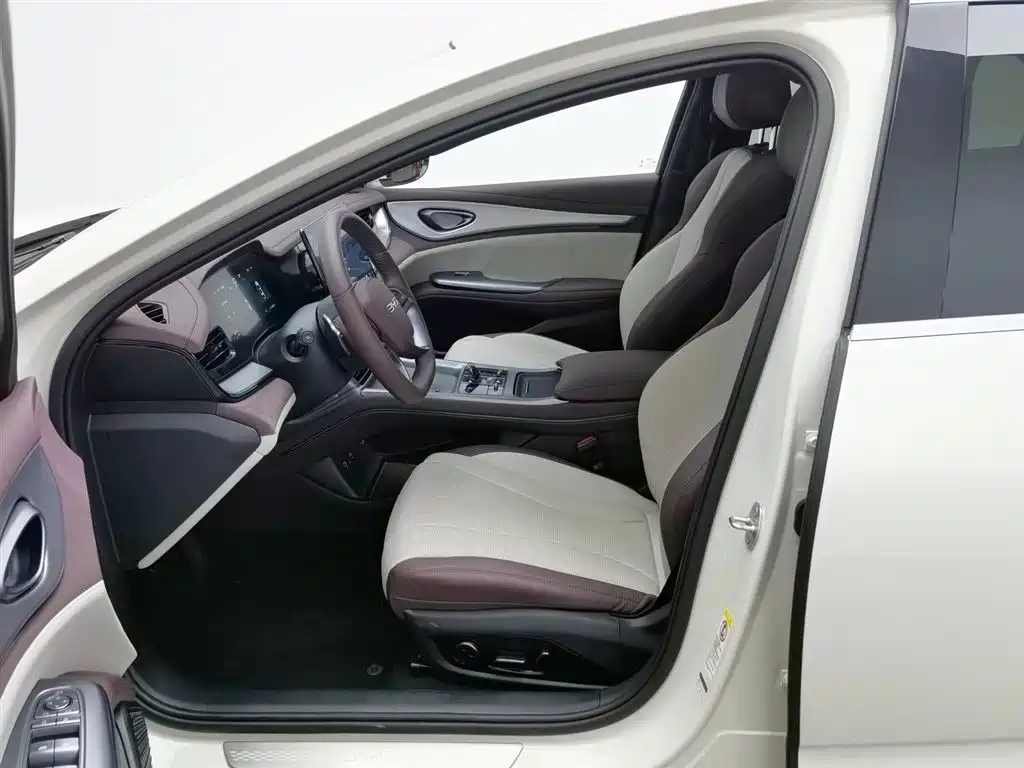 BYD Seal 07 DM-i 2025 — фото 10