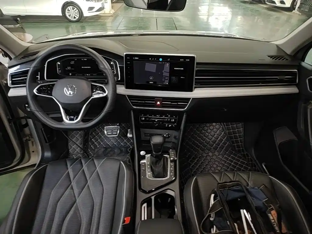 Volkswagen Tiguan L 2023 — фото 10