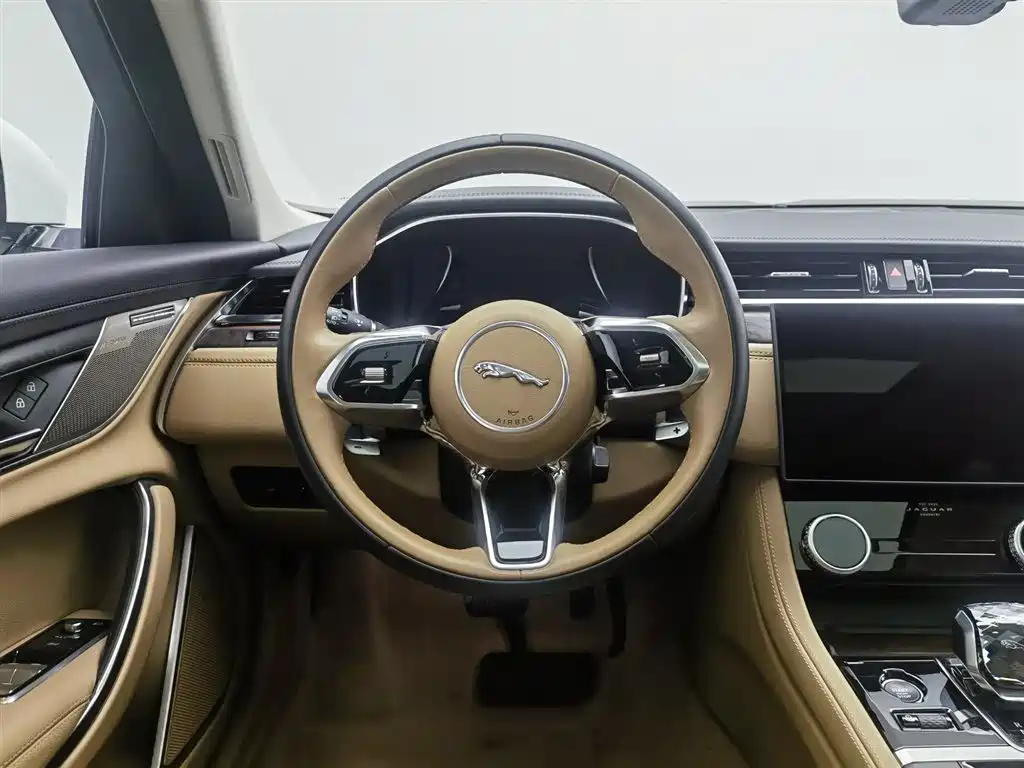 Jaguar XFL 2024 — фото 11