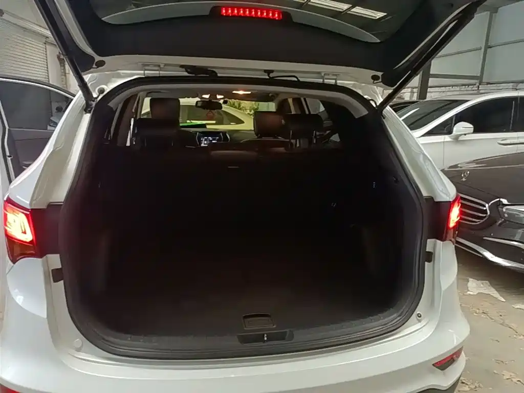 Hyundai Santa Fe 2019 — фото 19