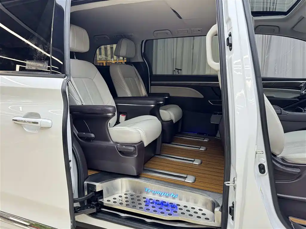 GAC Motor Trumpchi M8 2022 — фото 13