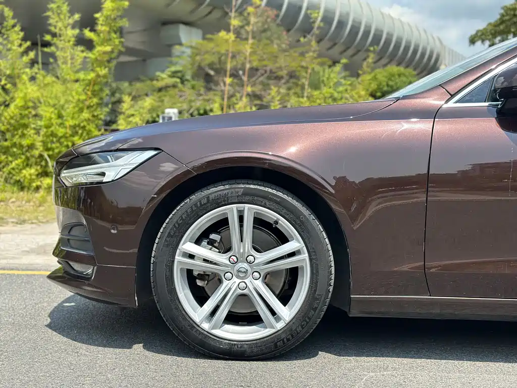 Volvo S90 2017 — фото 18
