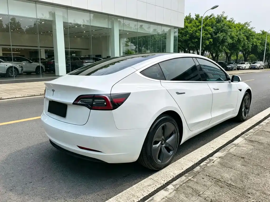 Tesla Model 3 2020 — фото 9