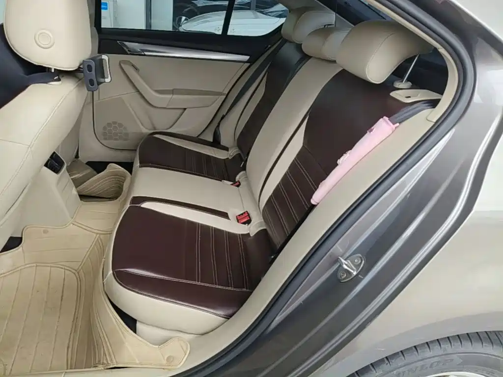 Skoda Octavia 2015 — фото 24