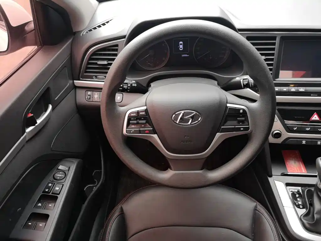 Hyundai Elantra 2018 — фото 11