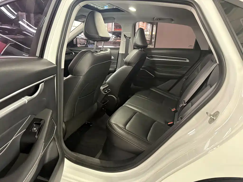 Geely Emgrand 2022