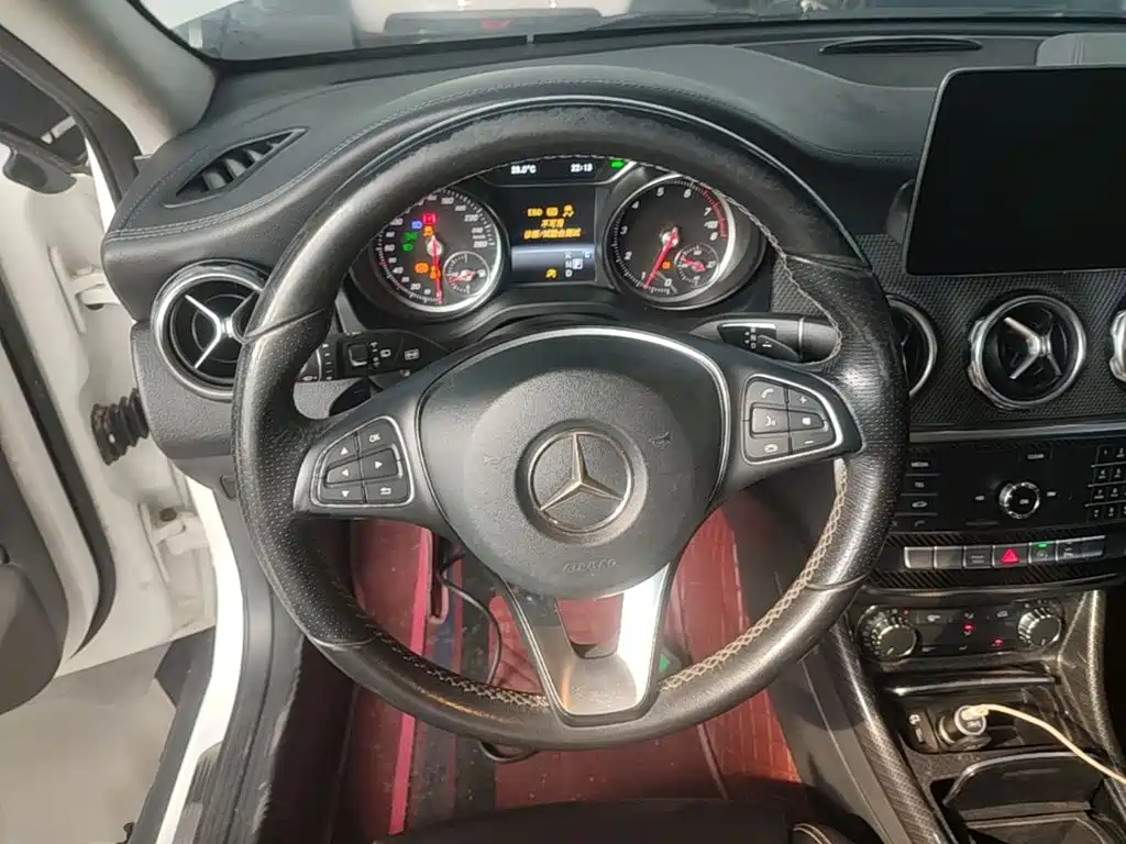 Mercedes-Benz GLA 2018 — фото 11