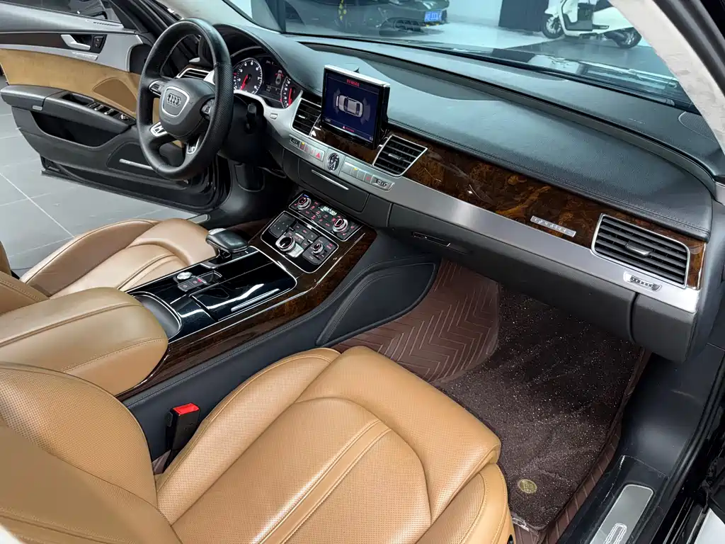 Audi A8 2015 — фото 9