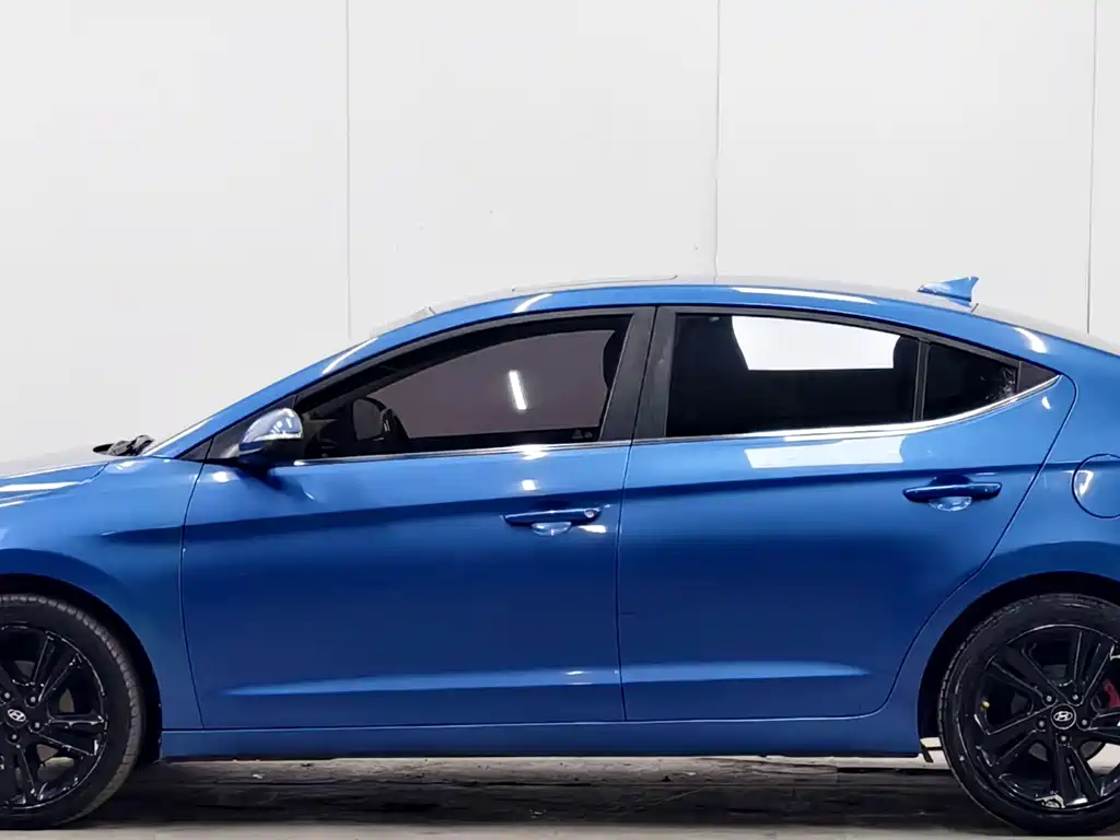 Hyundai Elantra 2016 — фото 7