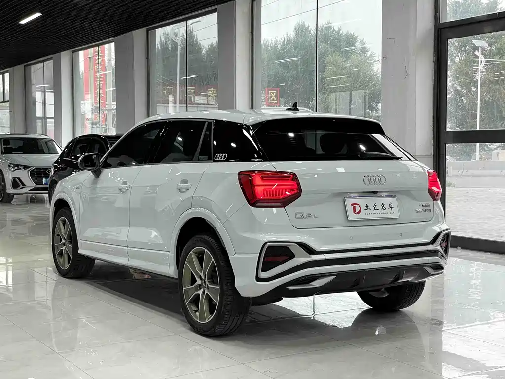 Audi Q2L 2023 — фото 4