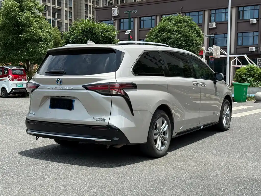 Toyota Sienna 2022 — фото 21