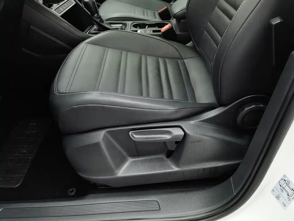 Volkswagen Touran 2018 — фото 20