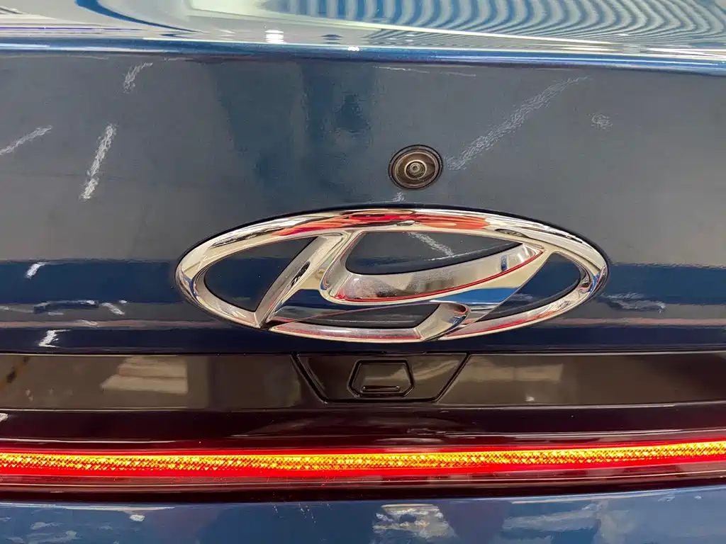 Hyundai Elantra 2023 — фото 11