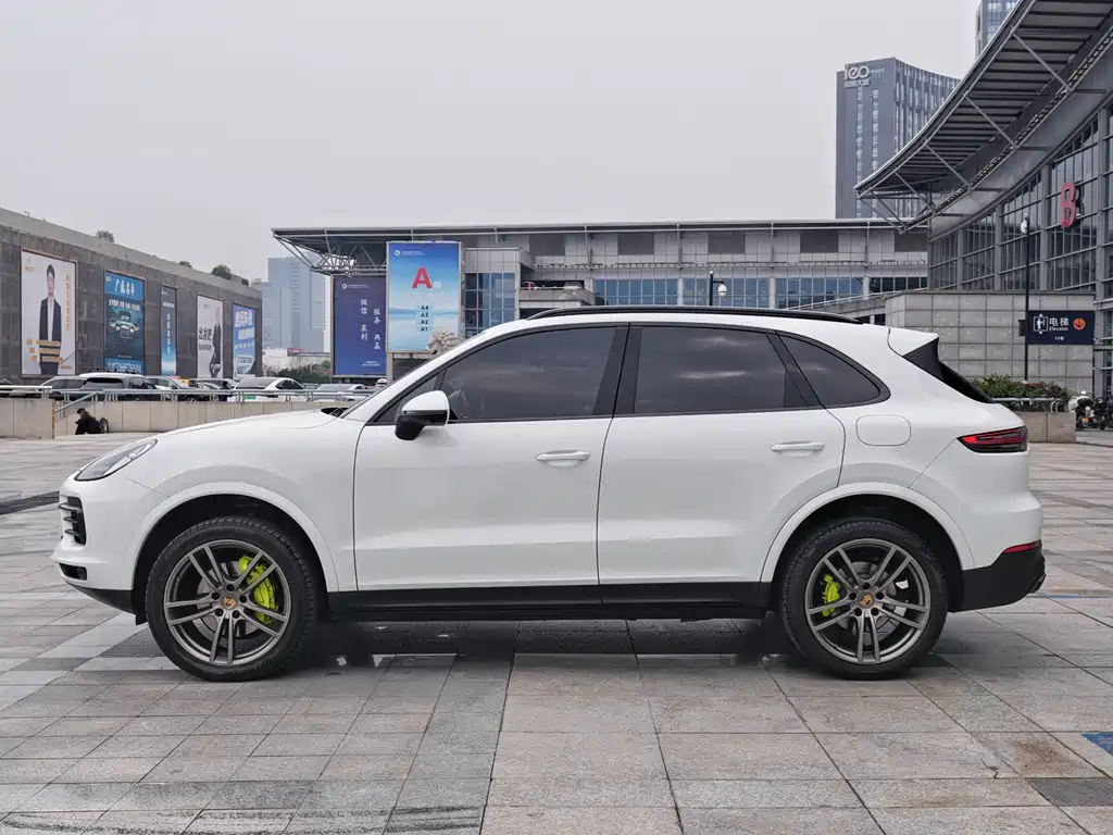 Porsche Cayenne Hybrid 2022 — фото 2