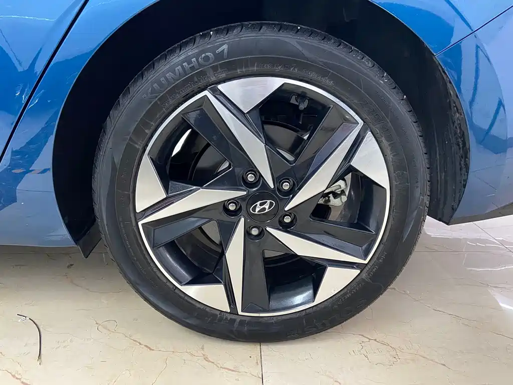 Hyundai Elantra 2023 — фото 10