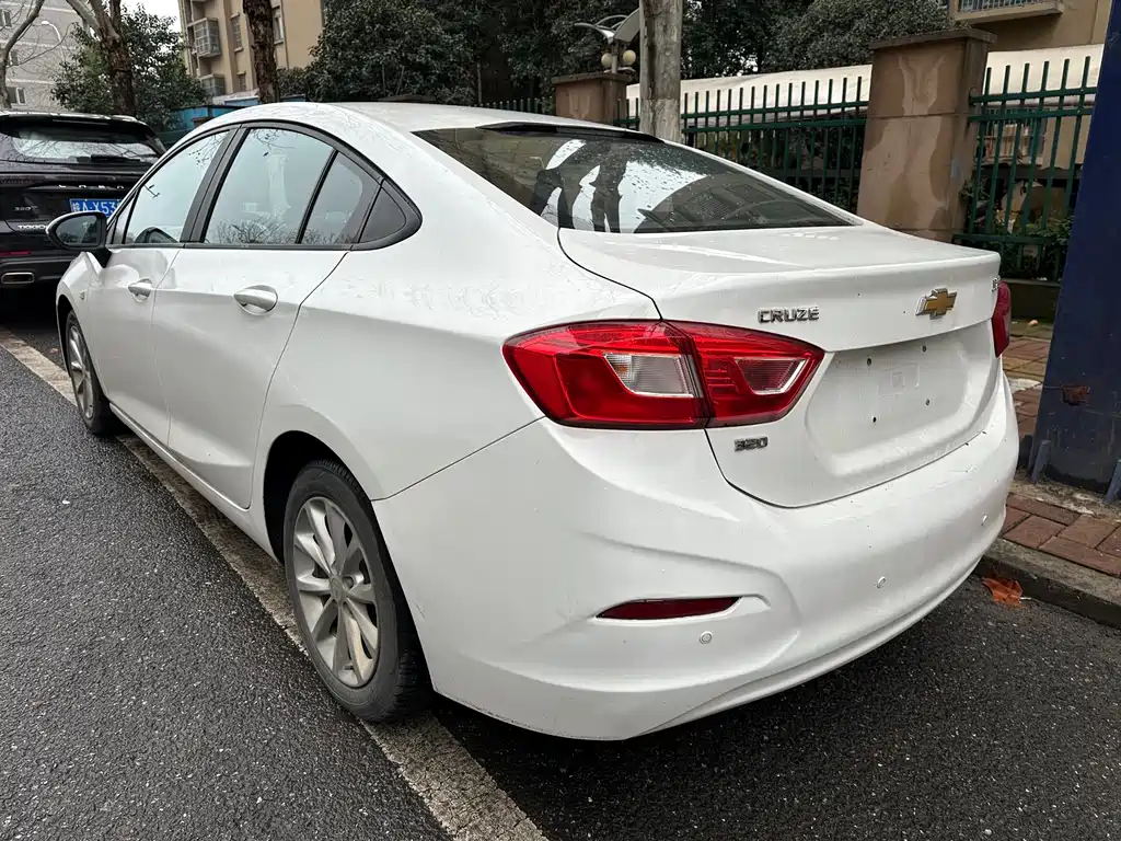 Chevrolet Cruze 2018 — фото 7
