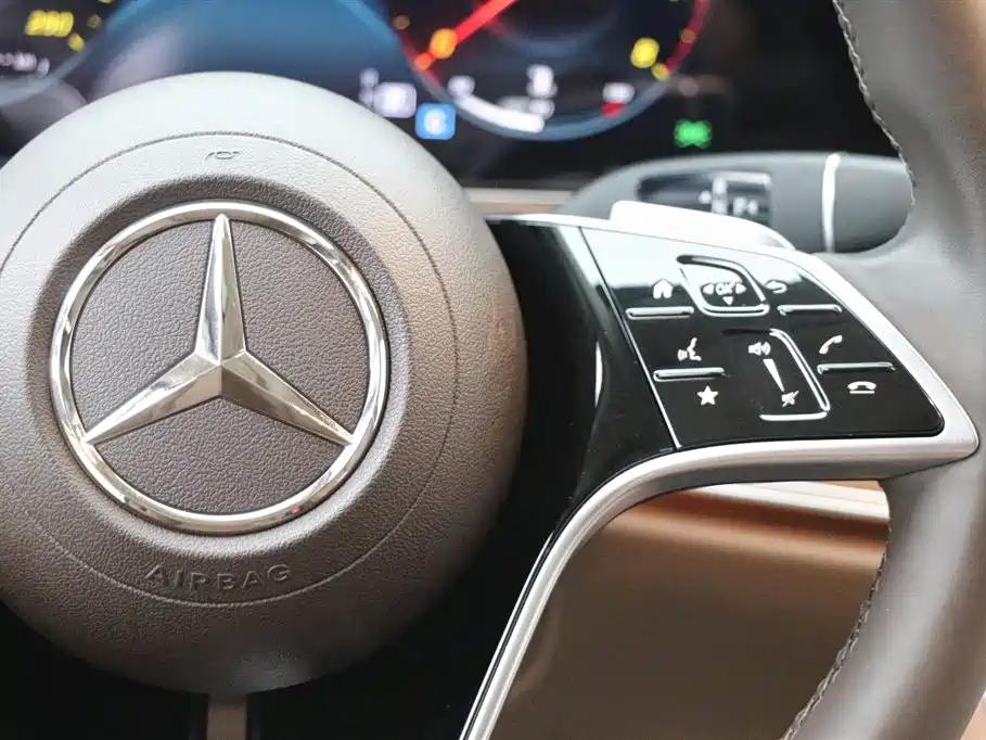 Mercedes-Benz E-Class 2023 — фото 18