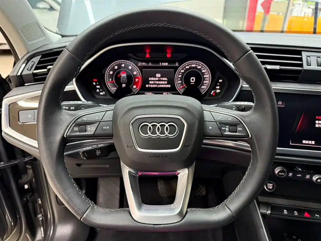 Audi Q3 2023 — фото 11