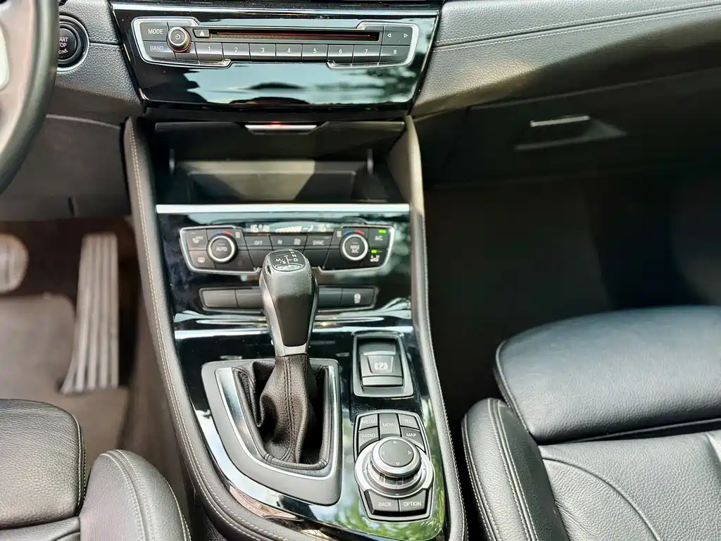 BMW 2 Series Station Wagon 2015 — фото 16