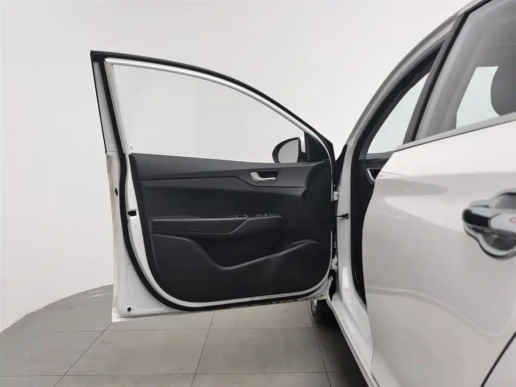 Hyundai Verna 2017 — фото 8